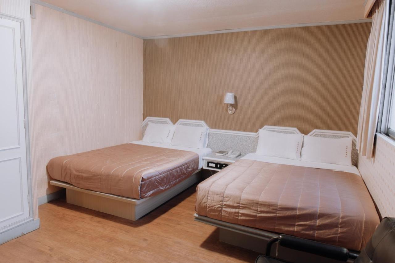 Tong Hsin Hotel Pingtung Exterior photo